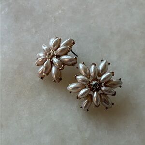 Elegant Pearl Flower Earrings vintage